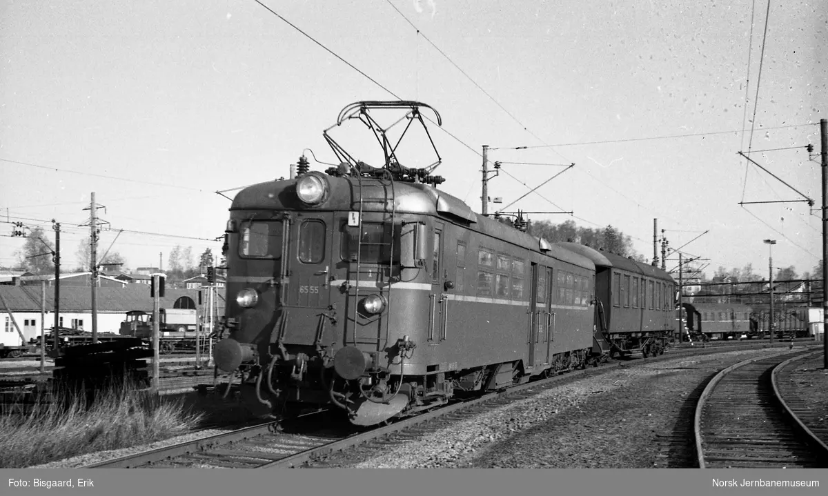 Motorvogn BM 65 55 i tog 179 på Ski stasjon