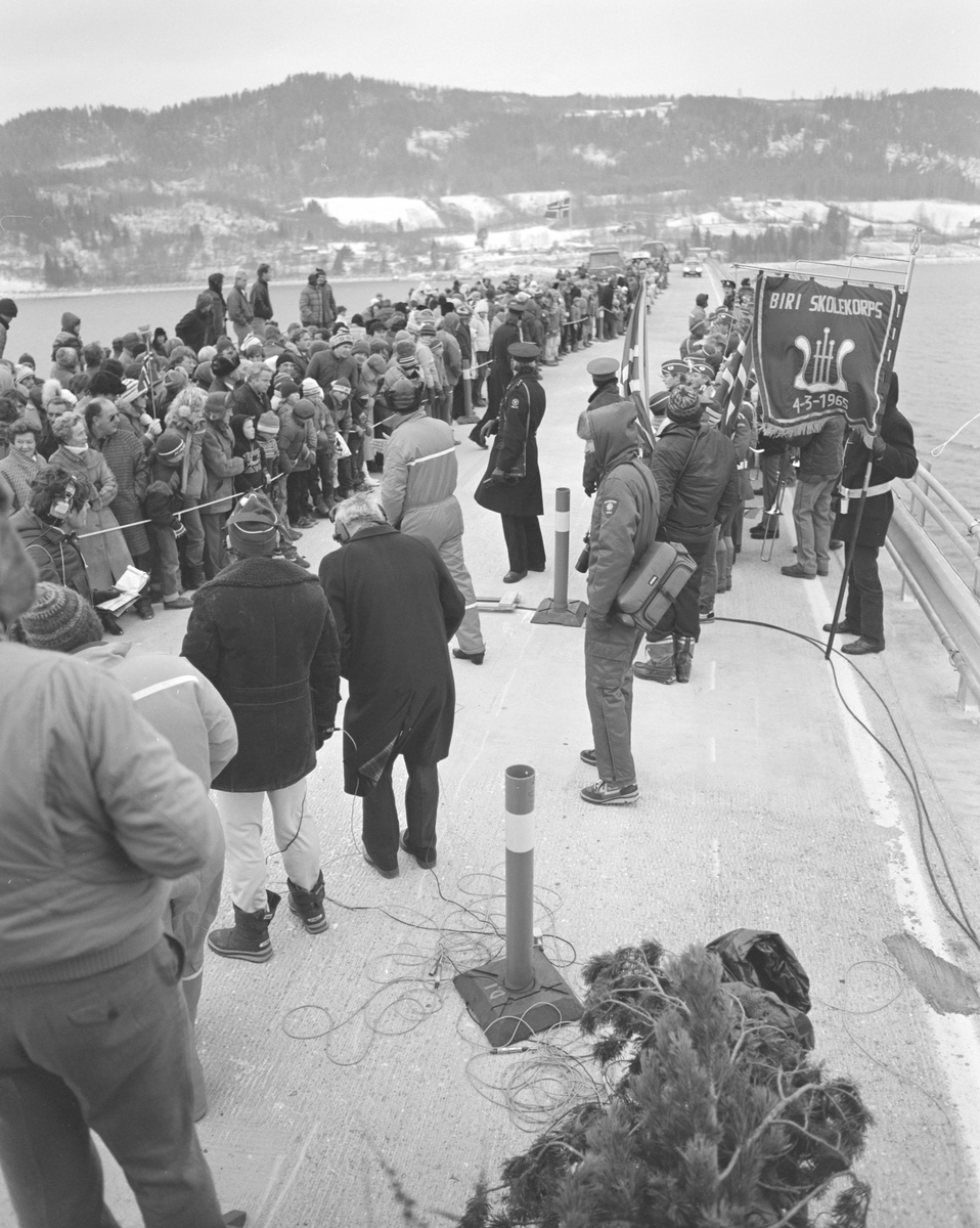 Mjøsbrua, E6, offisiell åpning ved Kronprins Harald 16.11.1985. Samferdsel, vegbygging,