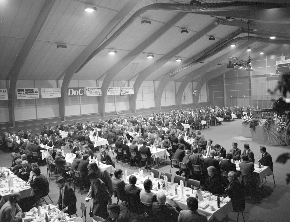 Mjøsbrua, E6, offisiell åpning ved Kronprins Harald 16.11.1985. Samferdsel, vegbygging, Gjester, bespisning, Moelvhallen.