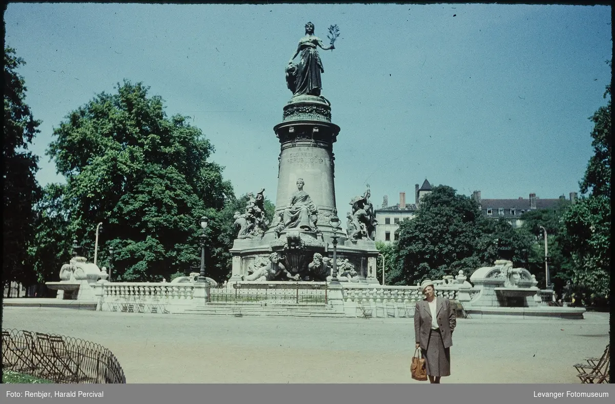 Magnhild renbjør i Paris.