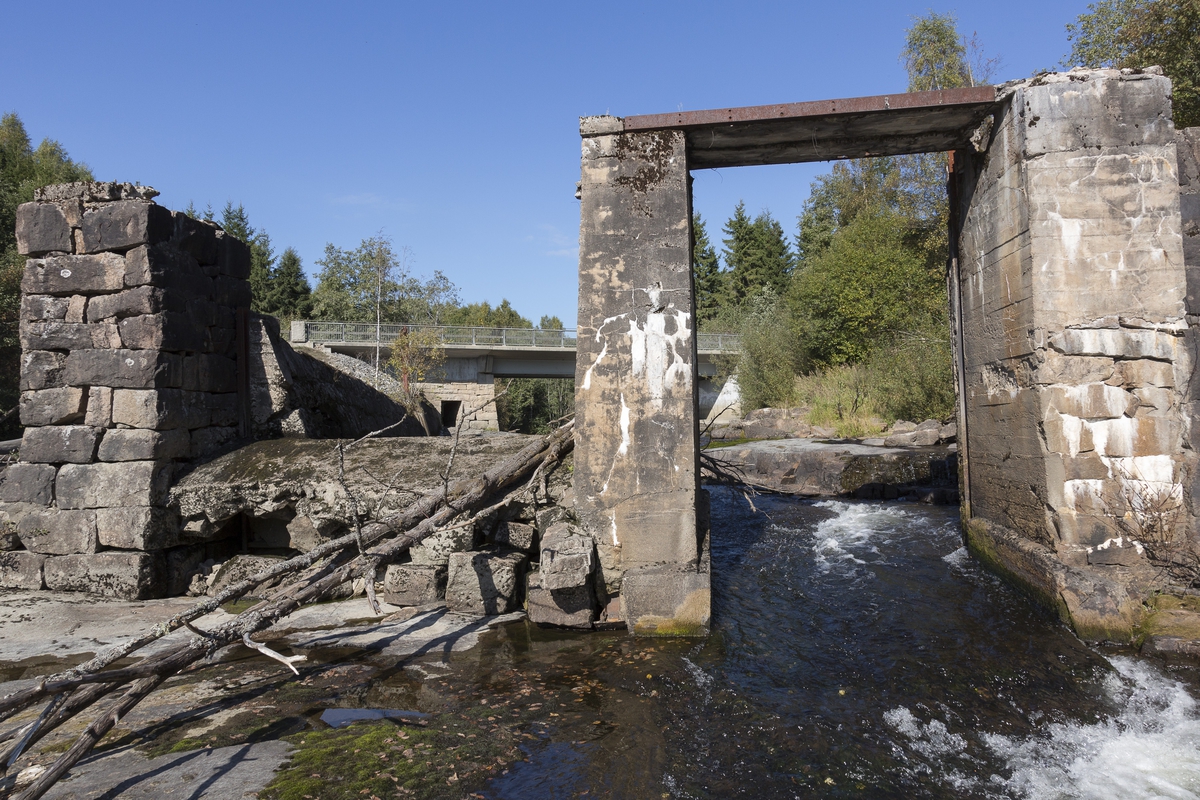 INDUSTRIMINNER I LÅKEDALEN