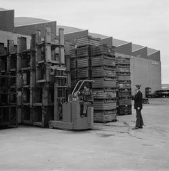 Tomme krakker og bunnskrapte lagre, konstaterer produksjonss