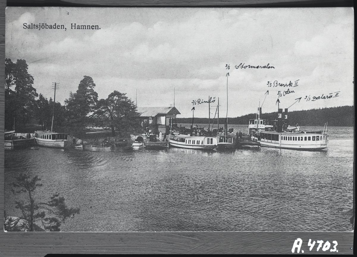 Saltsjöbaden. Hamnen med skärgårdsbåtar.