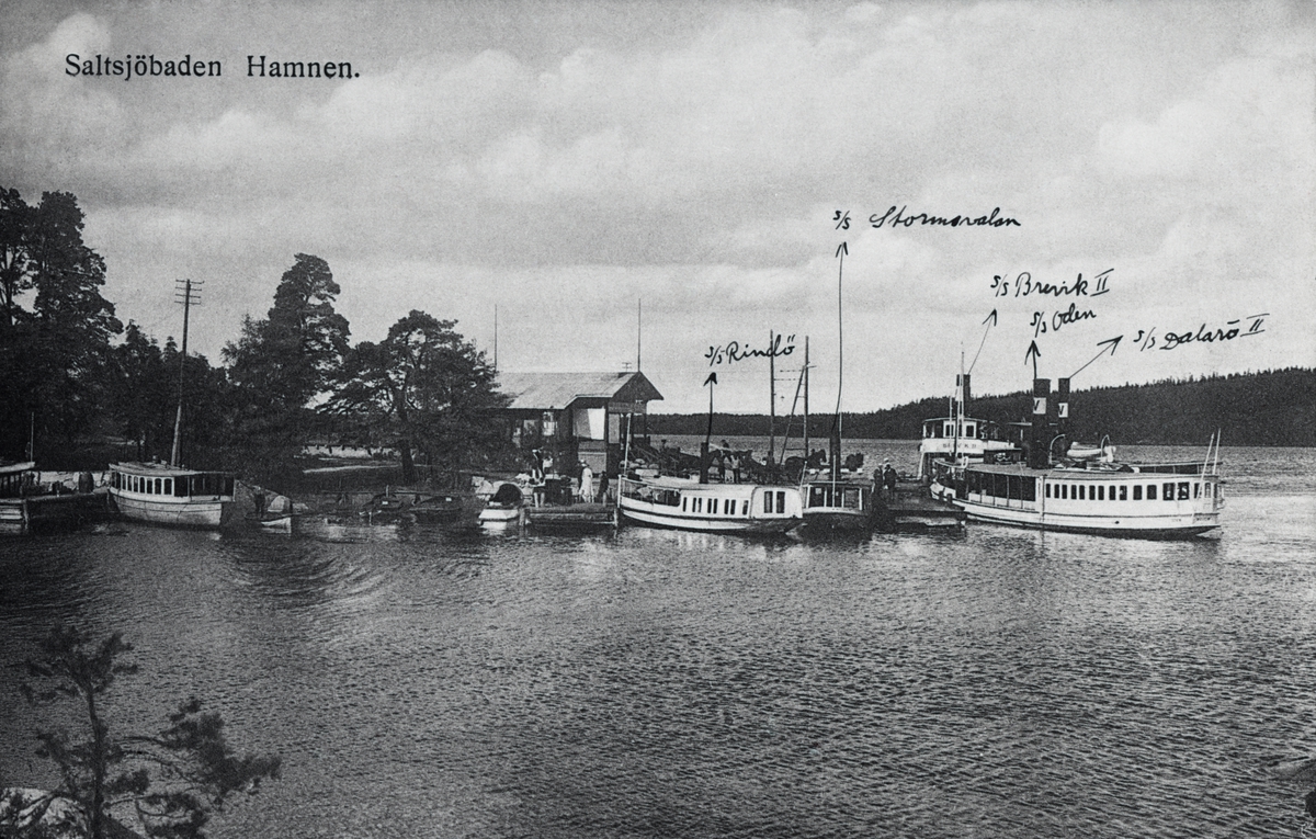 Saltsjöbaden. Hamnen med skärgårdsbåtar.