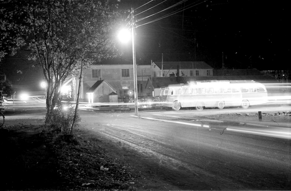 Natt i Strandgata ved torget på Sortland