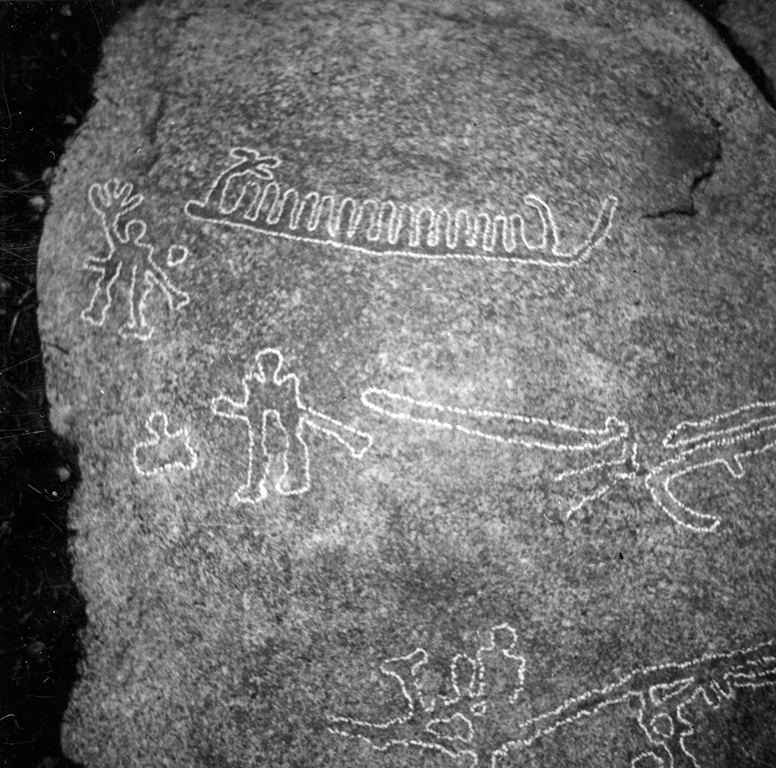 Enligt text: "Efter a 1693. Svenneby sn. Ulvekärr. Hällristn. nr 2. Från SSO. 20/8 1945 Å.F".