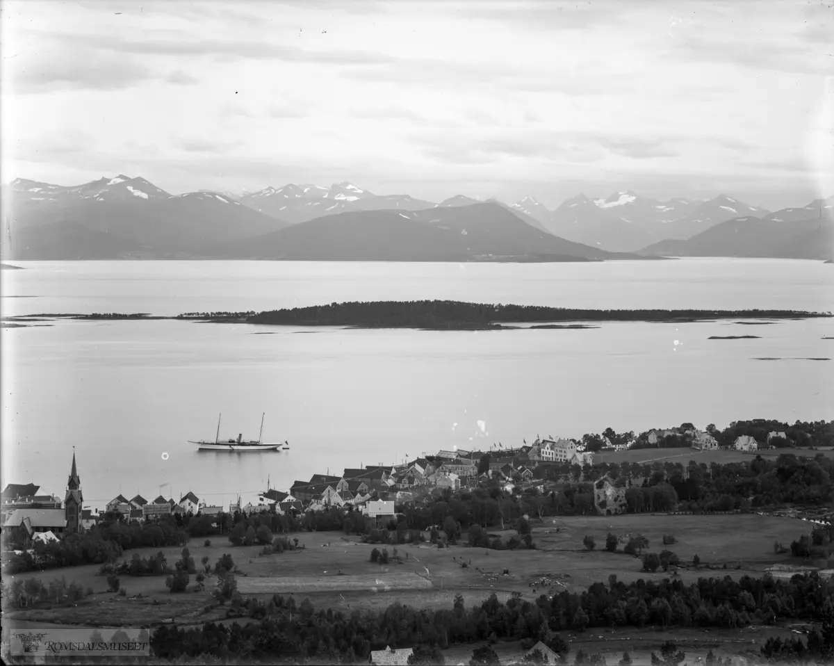 Molde by sett fra nord., Smitt-huset (Sandvegen 4) under bygging