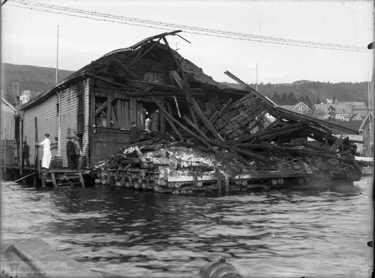 Petterssons sjøbrygge som brant i 1913 og 1914.