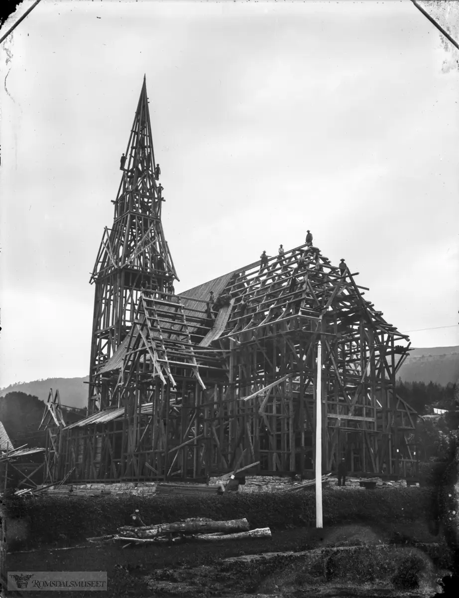 Molde kirke under bygging..(Se "Moldes tre eldste kirker-og litt til" 1992 side 38)