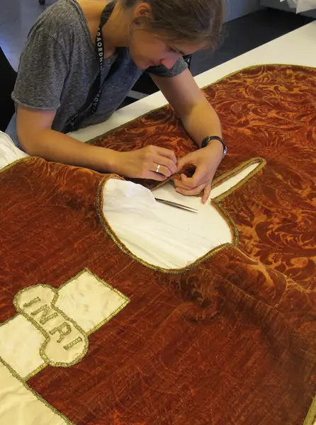 Konservering av ein messehagel