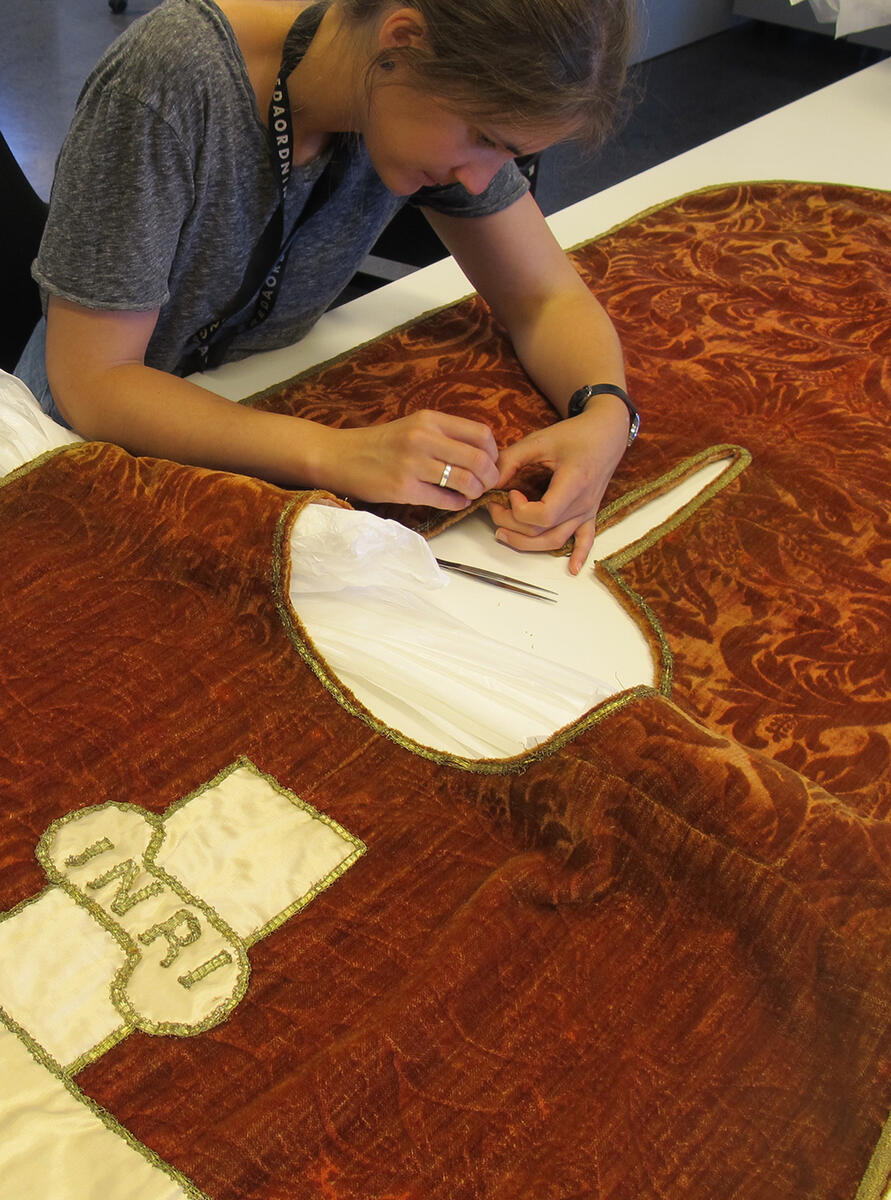 Konservering av ein messehagel