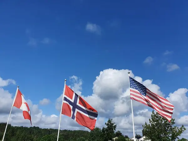 Tre flagg vaier: Canada, Norge, USA