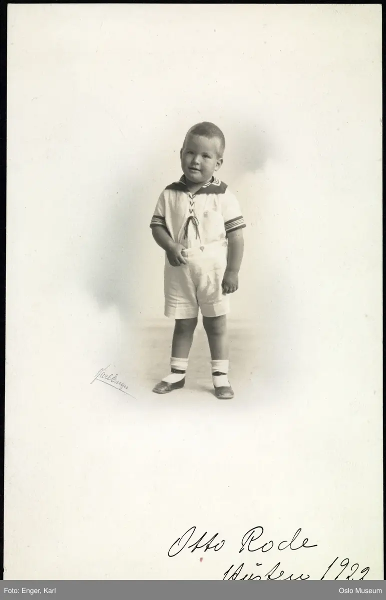 portrett, gutt, stående helfigur