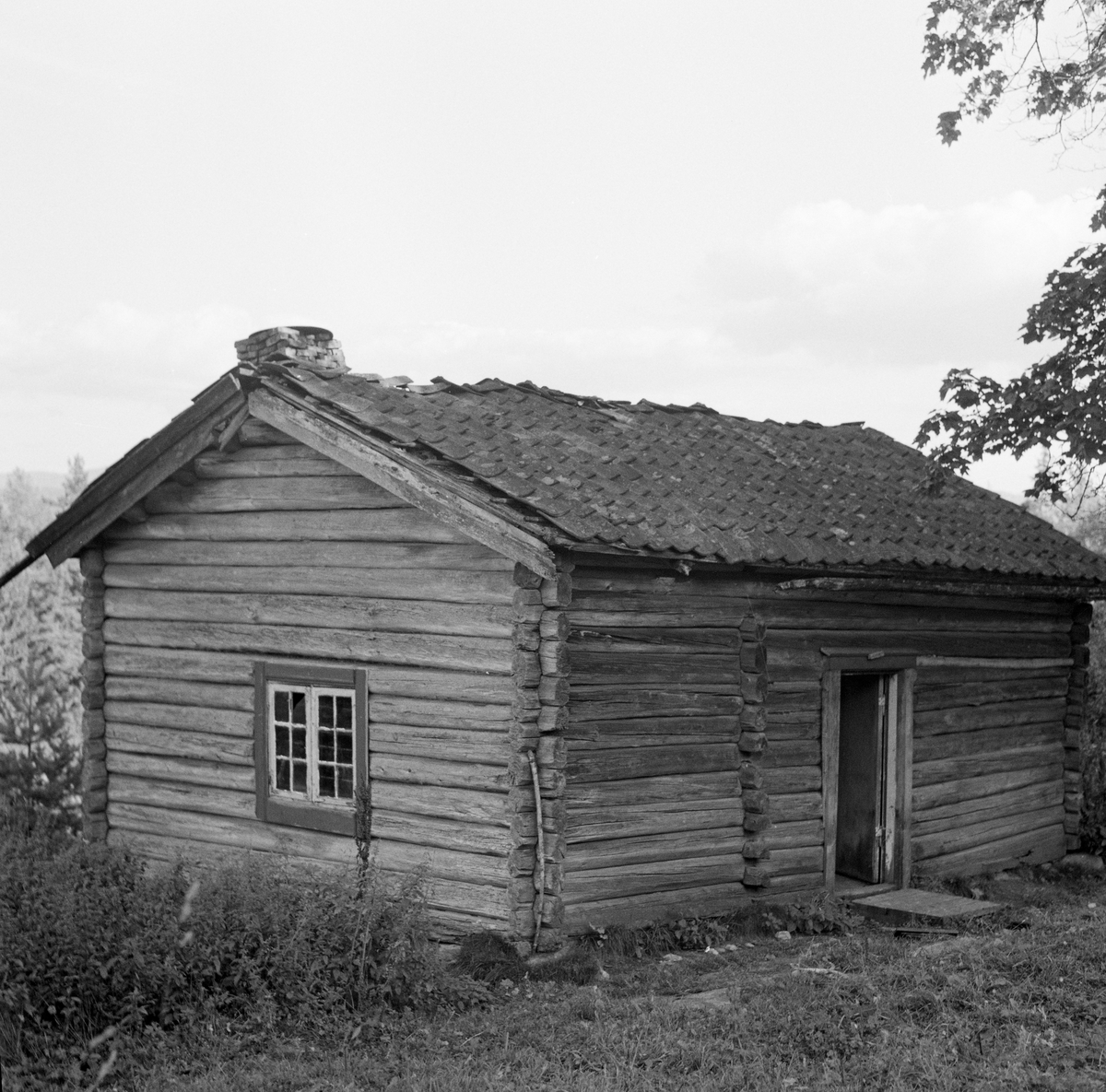 Fra husmannsplassen Djupdalen, Jevnaker, Oppland. Skogsarbeiderhjem.