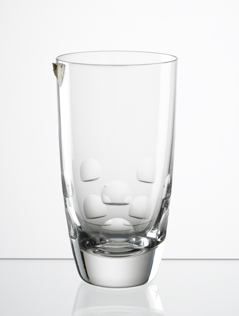 Selterglas "Bernadotte". Facettslipad kupa med slipat ben.