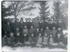 Vittinge sn, Heby kn, Gillberga.
Tredje och fjärde klasserna i Gillberga skola, troligen 1918.