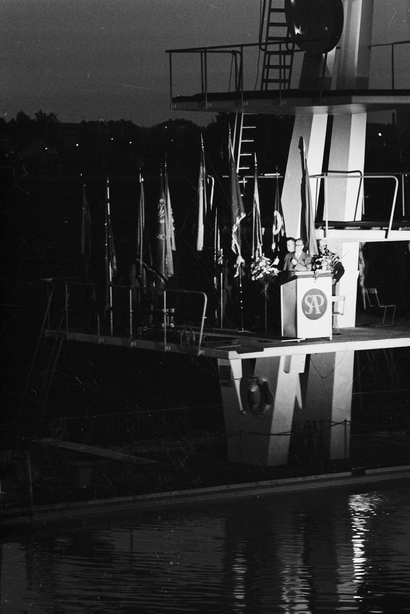 Statsminister Tage Erlander talar på Fyrisbadet, Uppsala 1962