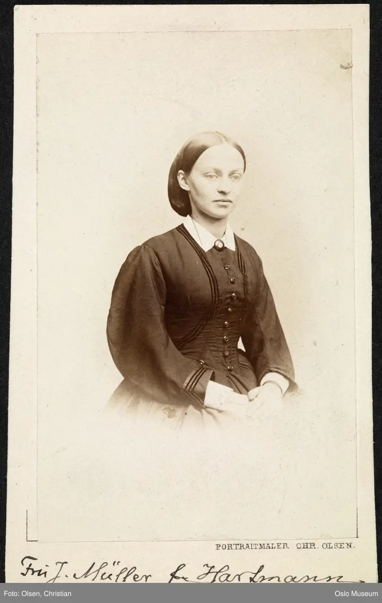 portrett, kvinne, prestefrue, vignettert sittende halvfigur