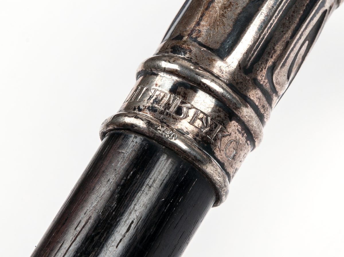 Köpp, ebenholz, silverkrycka, märkt C. Klintberg.