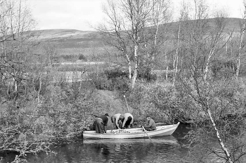 Naturforhold, båt, person, garn. 