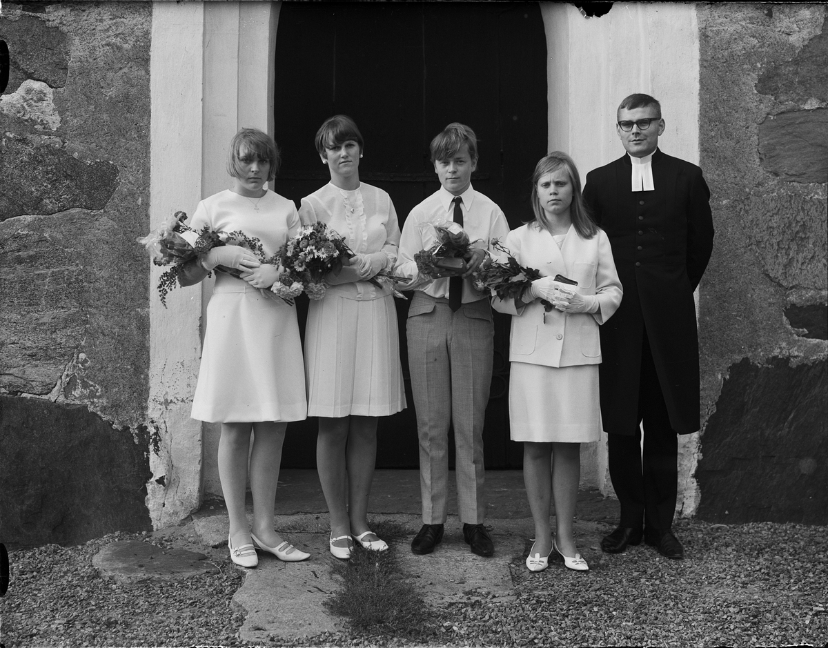 Konfirmander, Hökhuvuds kyrka, Uppland 1966