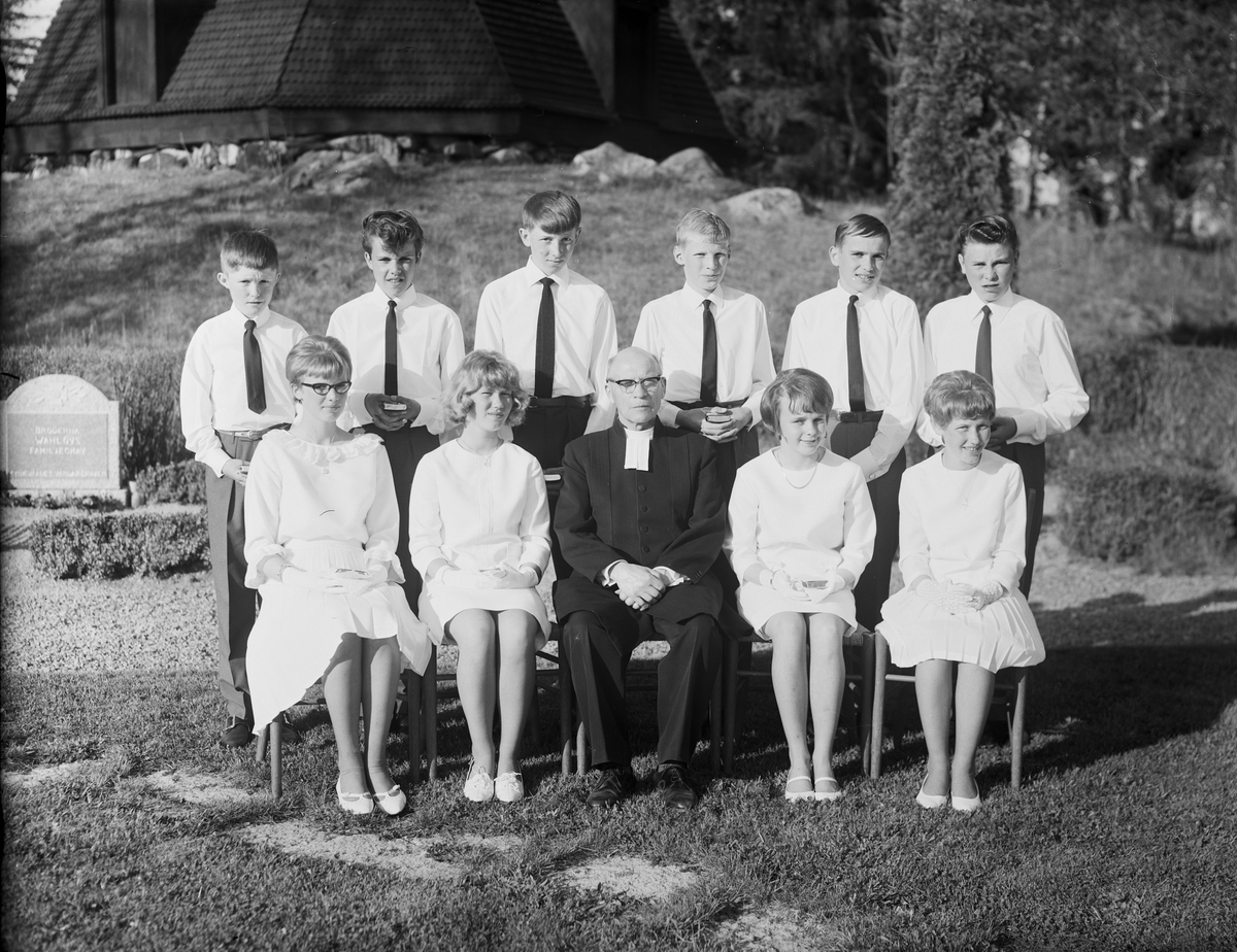 Konfirmander, Hökhuvuds kyrka, Uppland 1965