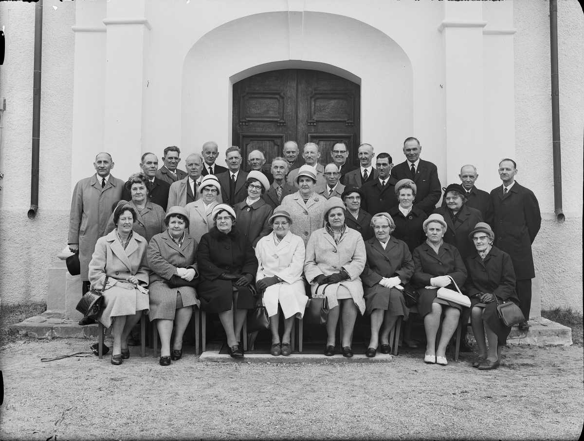 50-årsjubileumsträff för 1916 års konfirmander, Hargs kyrka, Uppland 1966