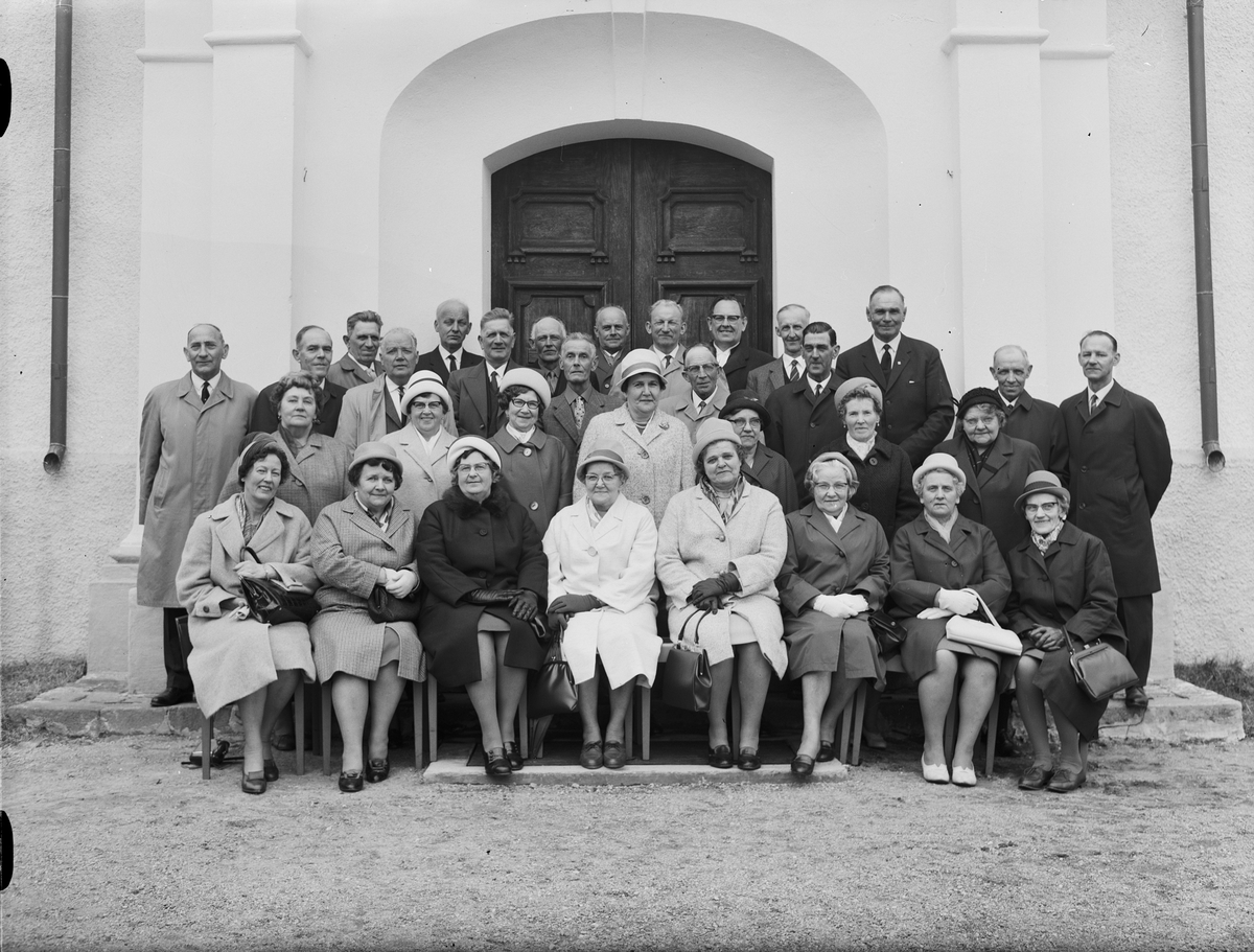 50-årsjubileumsträff för 1916 års konfirmander, Hargs kyrka, Uppland 1966