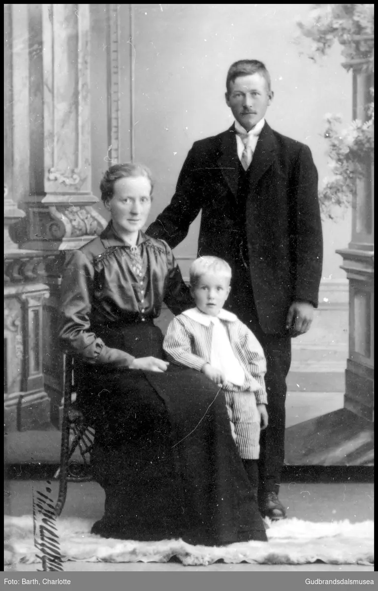 Anna, Jakob Rudrud og sønn Hermann, Fåvang.