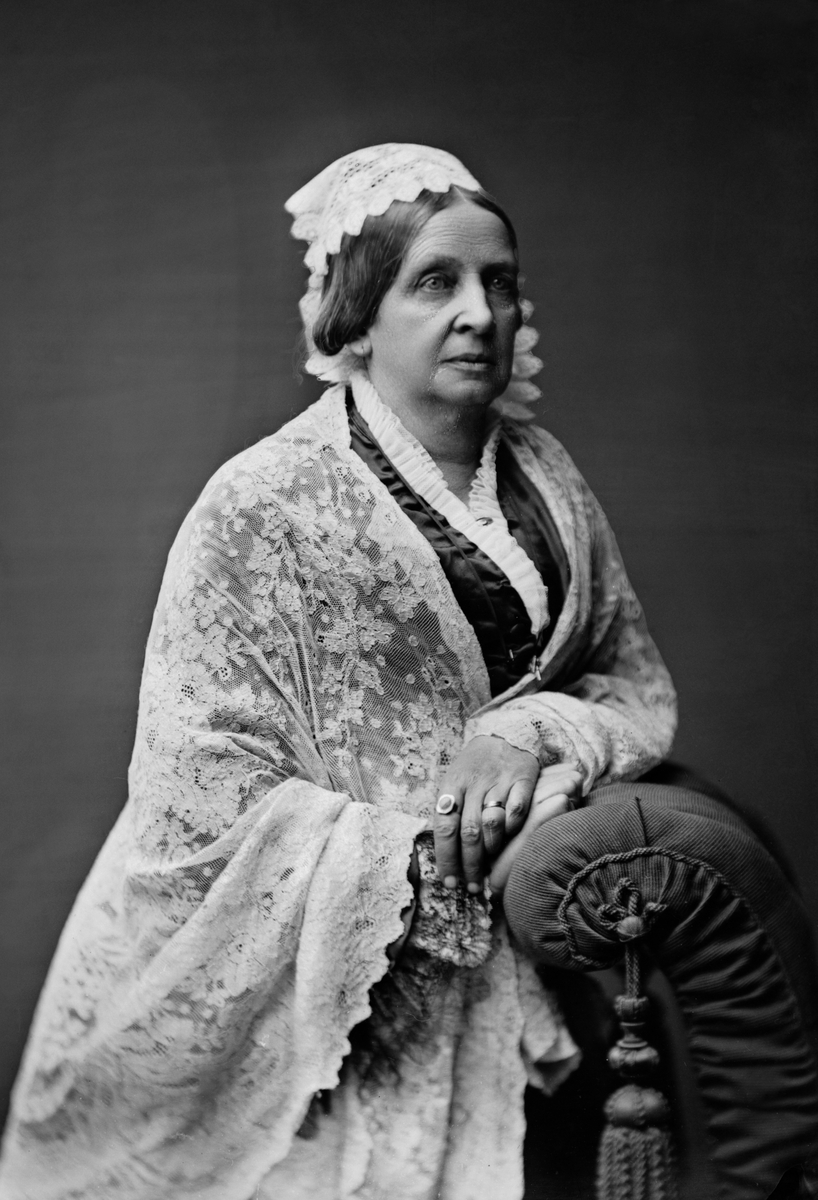 Porträttfotografi av okänd dam. Foto: Maria Tesch. 

Fotograferad i Maria Teschs ateljé som fanns i Linköping åren 1873 - 1936. 

Digitaliserad efter original glasnegativ som förvaras på Stiftsbiblioteket /Linköpings stadsbibliotek.