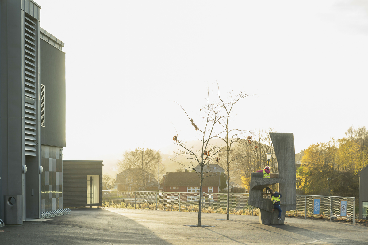 Betongelementer med vannbad i stål.