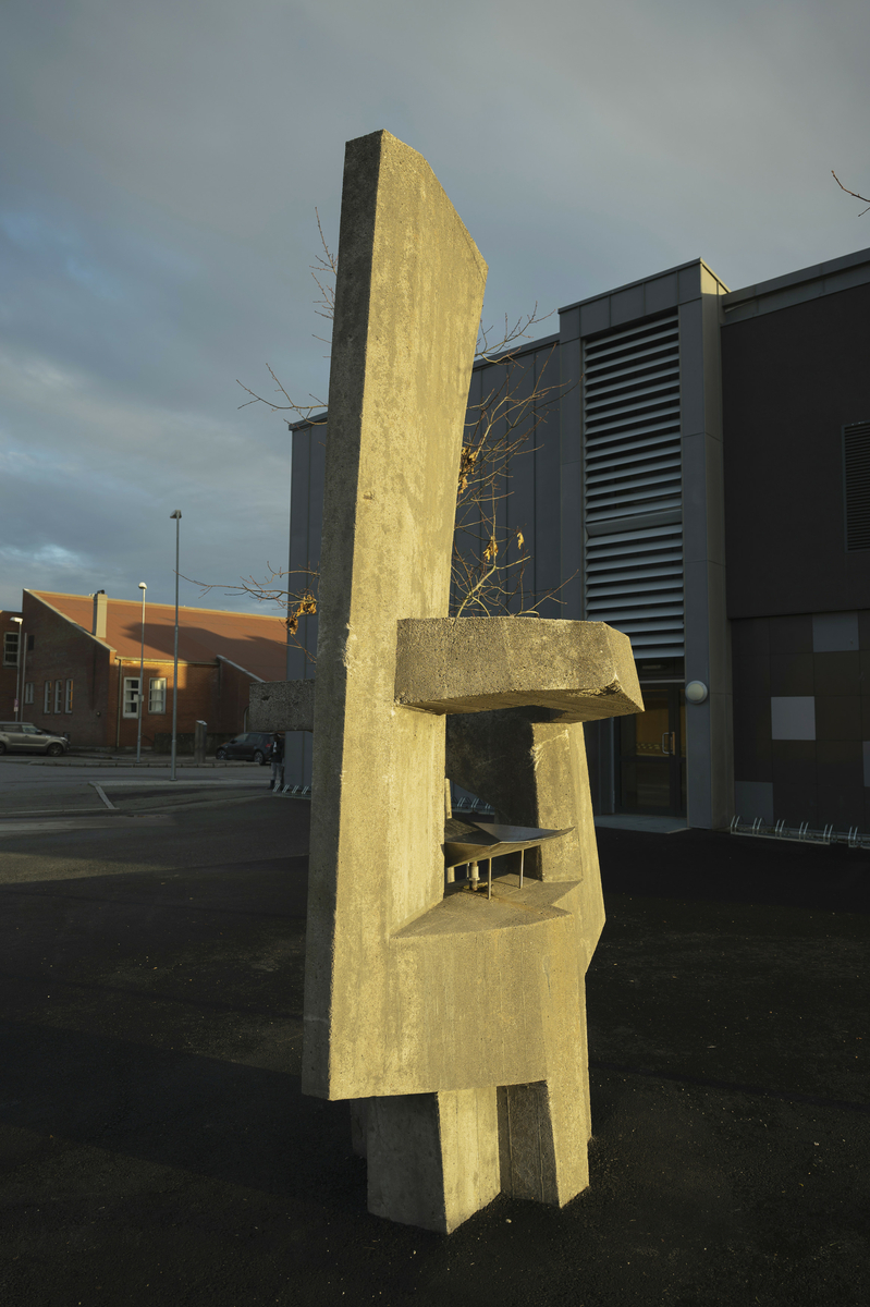 Betongelementer med vannbad i stål.