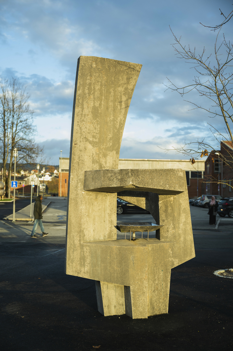 Betongelementer med vannbad i stål.