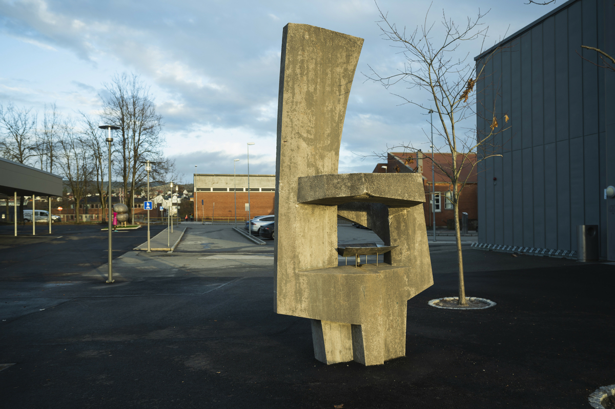 Betongelementer med vannbad i stål.