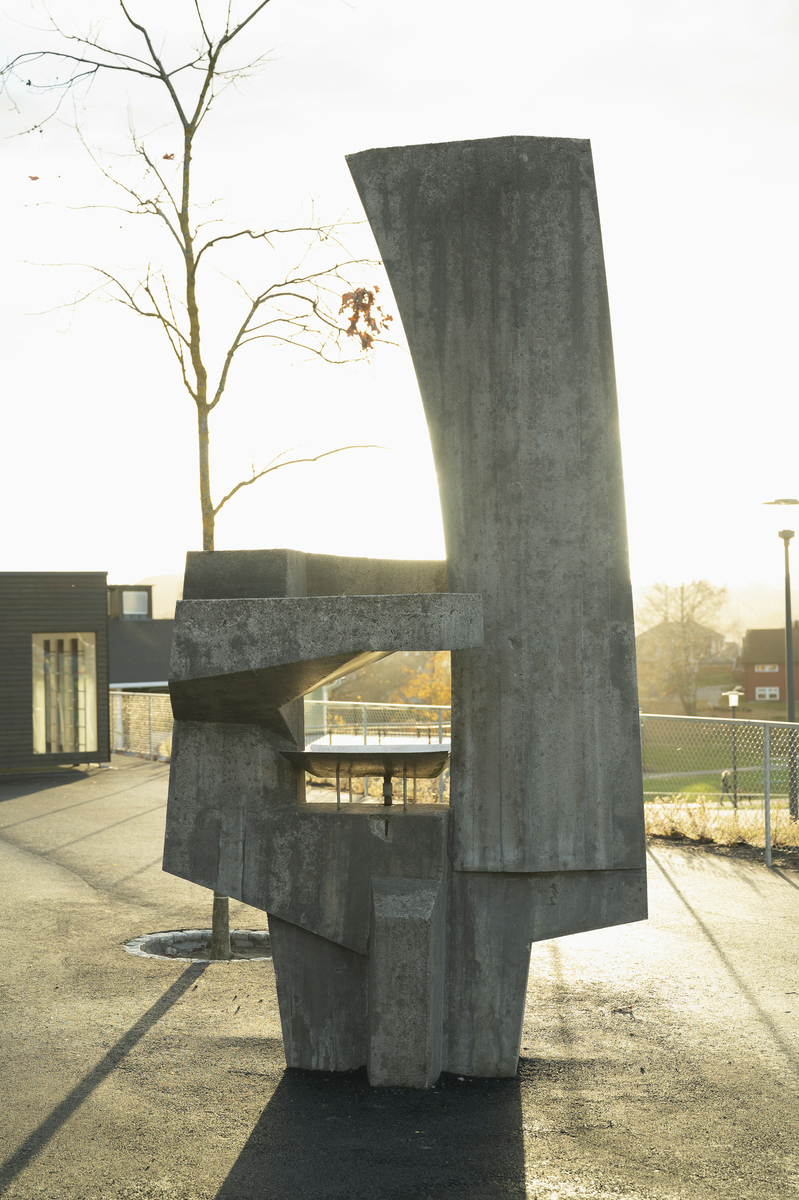 Betongelementer med vannbad i stål.