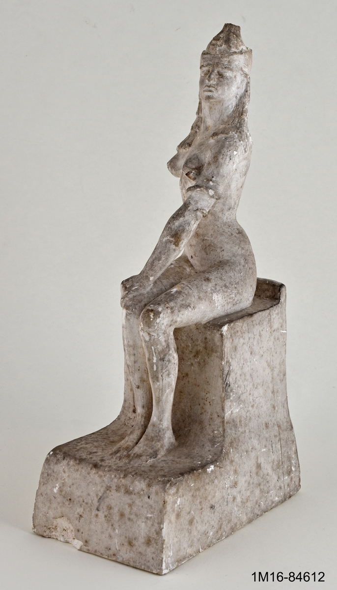 Skulptur, modell till Cleopatra. Signerad: Ag. de F. 1898, opatinerad.