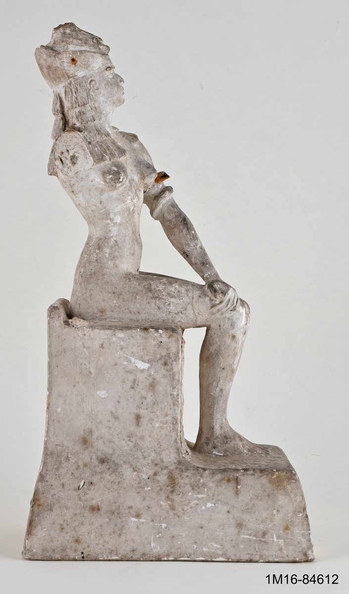 Skulptur, modell till Cleopatra. Signerad: Ag. de F. 1898, opatinerad.