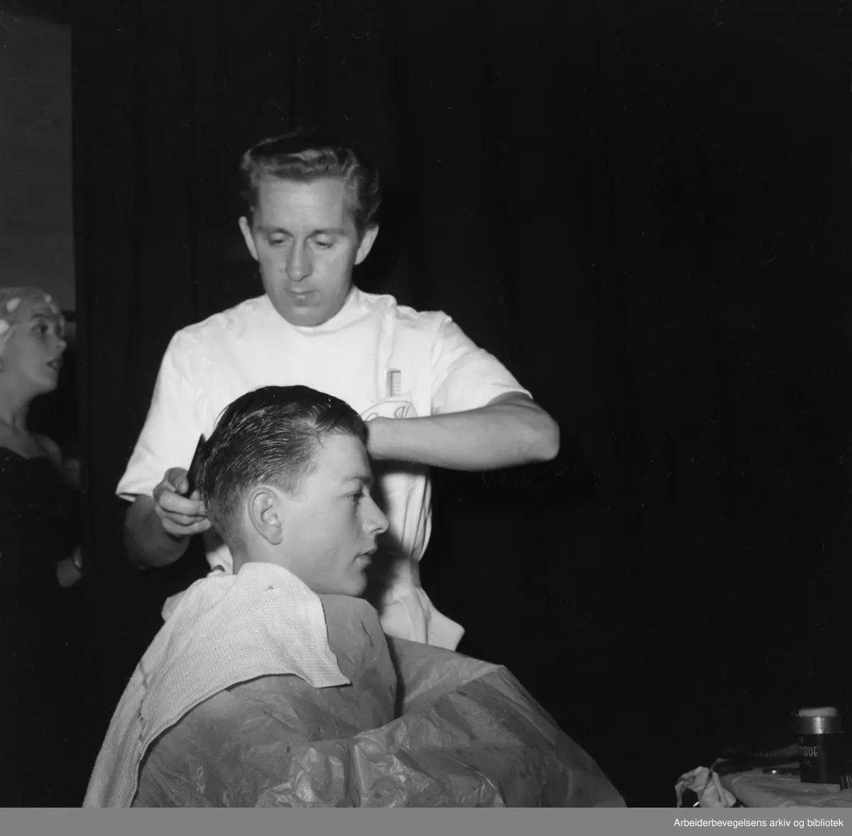 Herrefrisør. Ca 1955 - 1960. Ingen andre oppl.