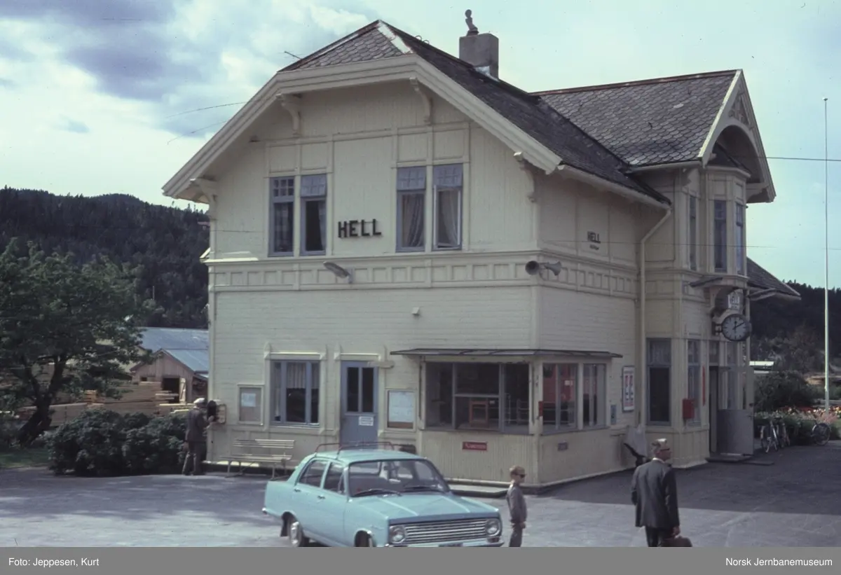 Hell stasjon