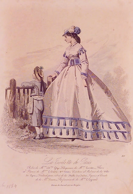 Sex olika modetavlor, varav fem med klänningar och en med hattar, från 1800-talets sista decennier. Förmodligen nytryck. En är större än de andra. Har prytt väggarna i fröknarna Fribergs hattaffär Styff-Lindbergs Eftertr på Österg i Landskrona. Tavlorna är inramade hos Glas-Edlund, sedermera Edlunds