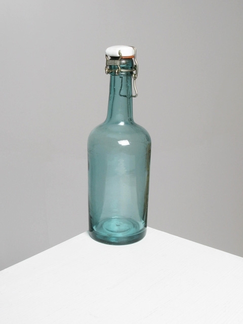 Grönfärgad glasflaska, 0,5 liters.