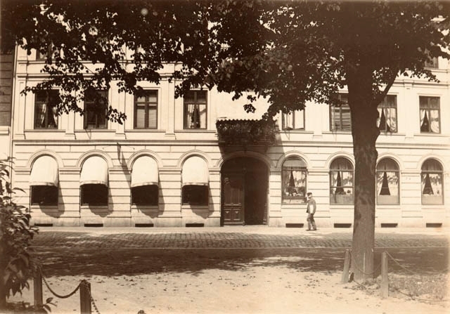 Från Teaterparken mot postmästare Petterssons bostad, till och med 1915, på Östergatan