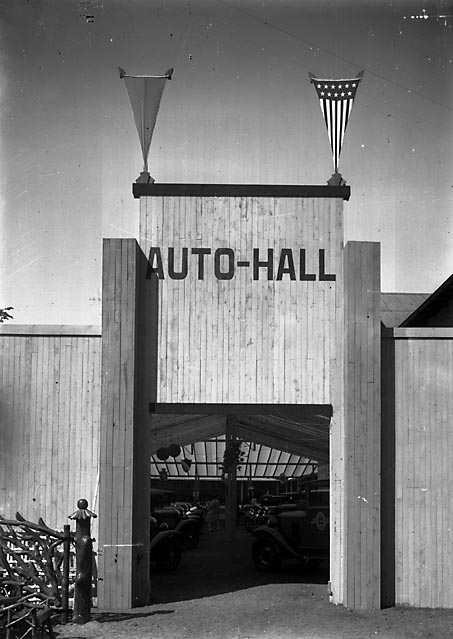 "Auto-hall", ingången till bilhallen på Landskrona Hantverks- & Industriförenings jubileumsutställning 14 juni - 31 juli 1929.