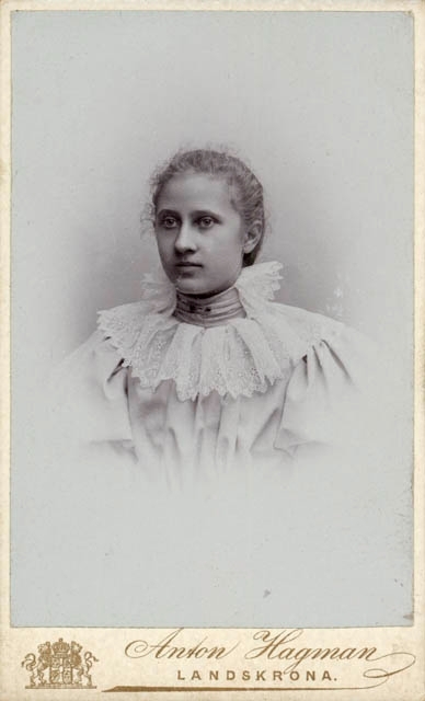Agda Grimlund. Född 1881.