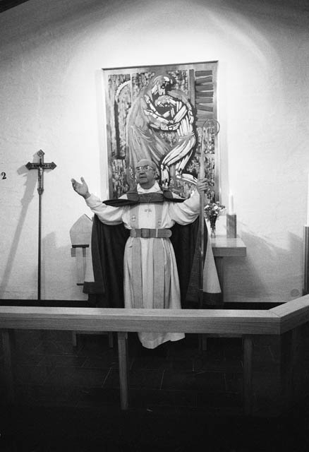 Biskop Olle Nivenius inviger Borstahusens kapell den 21 oktober 1979