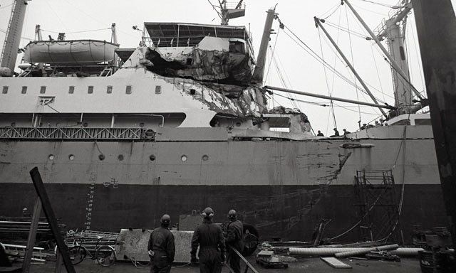 m/s Playa Larga ligger vid kontorskajen för reparation.