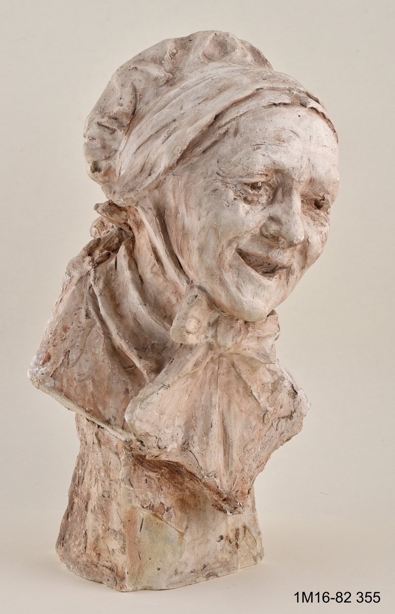 Skulptur. Titel: Skrattande gumma.