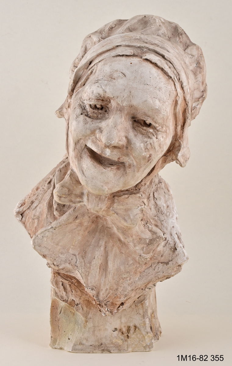 Skulptur. Titel: Skrattande gumma.