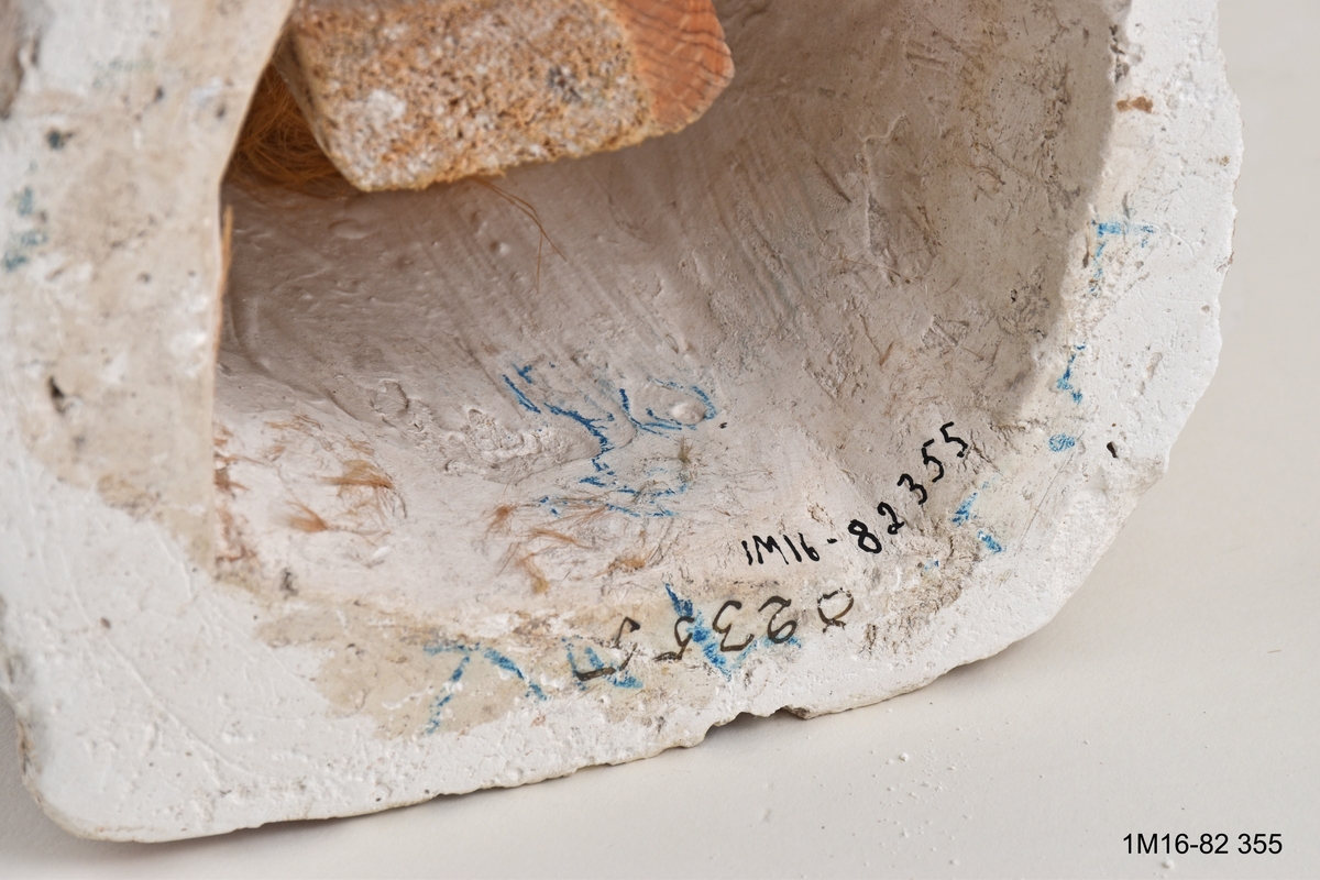 Skulptur. Titel: Skrattande gumma.