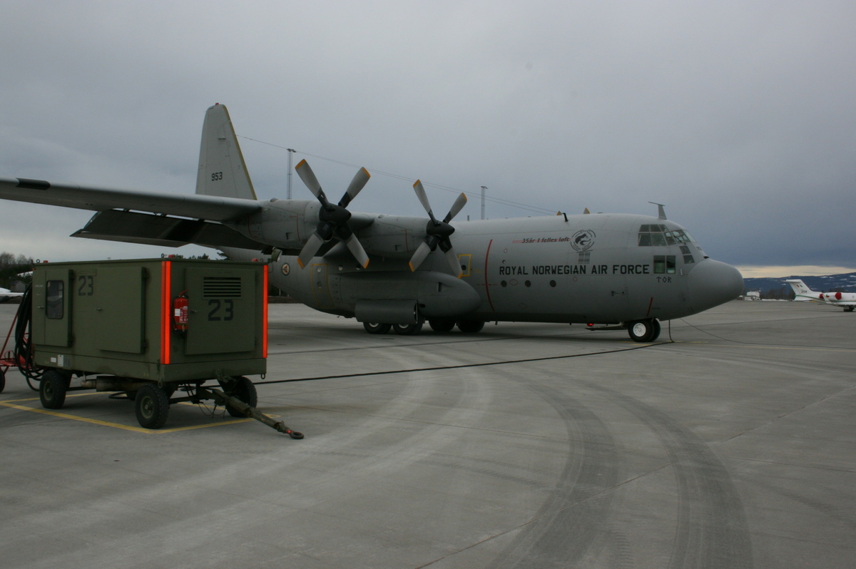 4-motors militært transportfly.